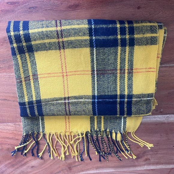 Bright yellow checkered scarf - Picture 3 of 3